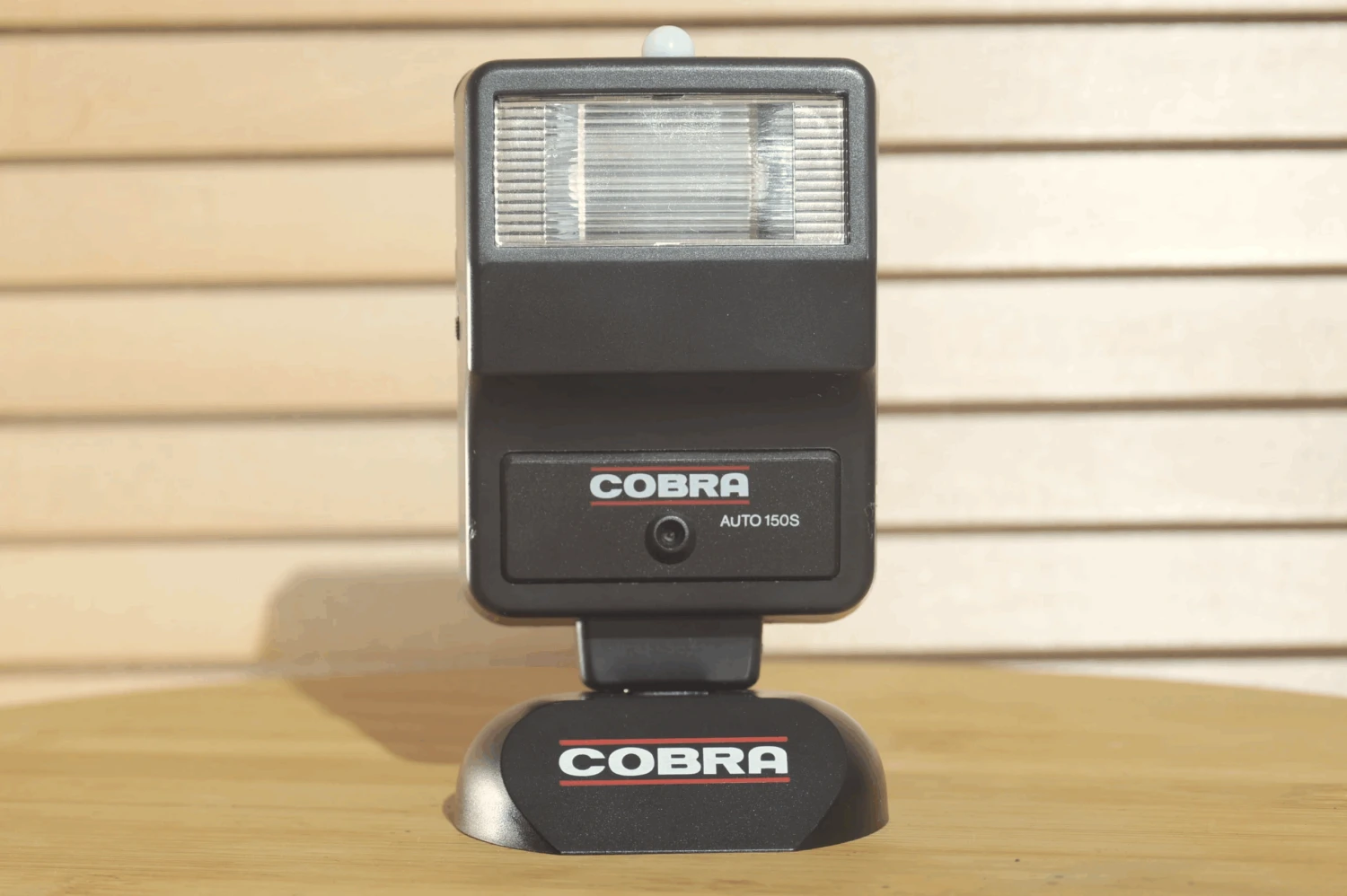Boxed Cobra Auto 150S Universal Flash Unit. Features Include, Slave Unit, Stand And Original Instructions 3 Boxed Cobra Auto 150S Universal Flash Unit. Features Include, Slave Unit, Stand And Original Instructions