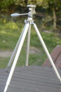 Beautiful Velbon Tripod In Original Box And With Carry Case. A Perfect Addition To Any Level Of Photographer -Cameras Sale Shop DSC1502