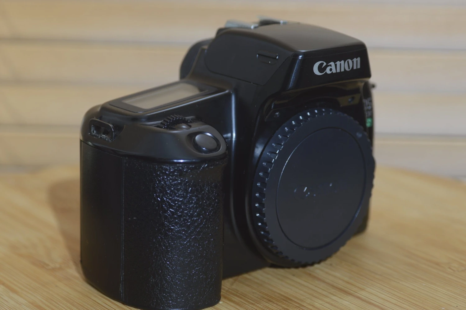 Vintage Canon EOS 1000FN 35mm SLR Camera. Excellent Example Of A Well Kept Camera. 4 Vintage Canon EOS 1000FN 35mm SLR Camera. Excellent Example Of A Well Kept Camera. - Image 2