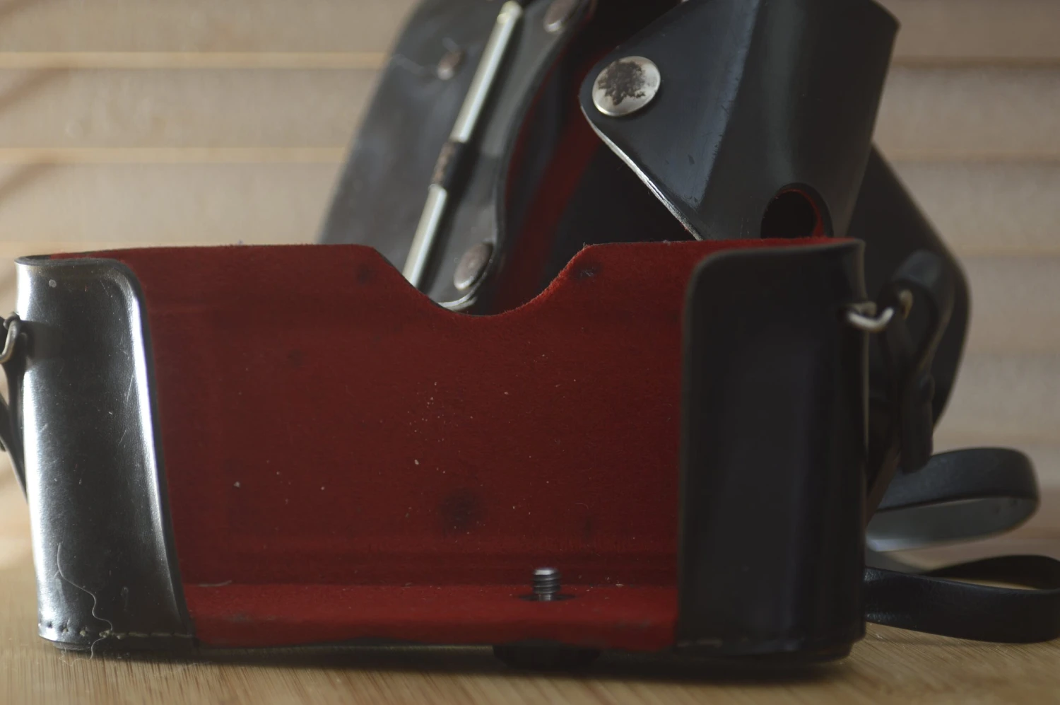 Beautiful Praktica Hard Leather Camera Case. Fits Praktica MTL3, Nova. 8 Beautiful Praktica Hard Leather Camera Case. Fits Praktica MTL3, Nova. - Image 6