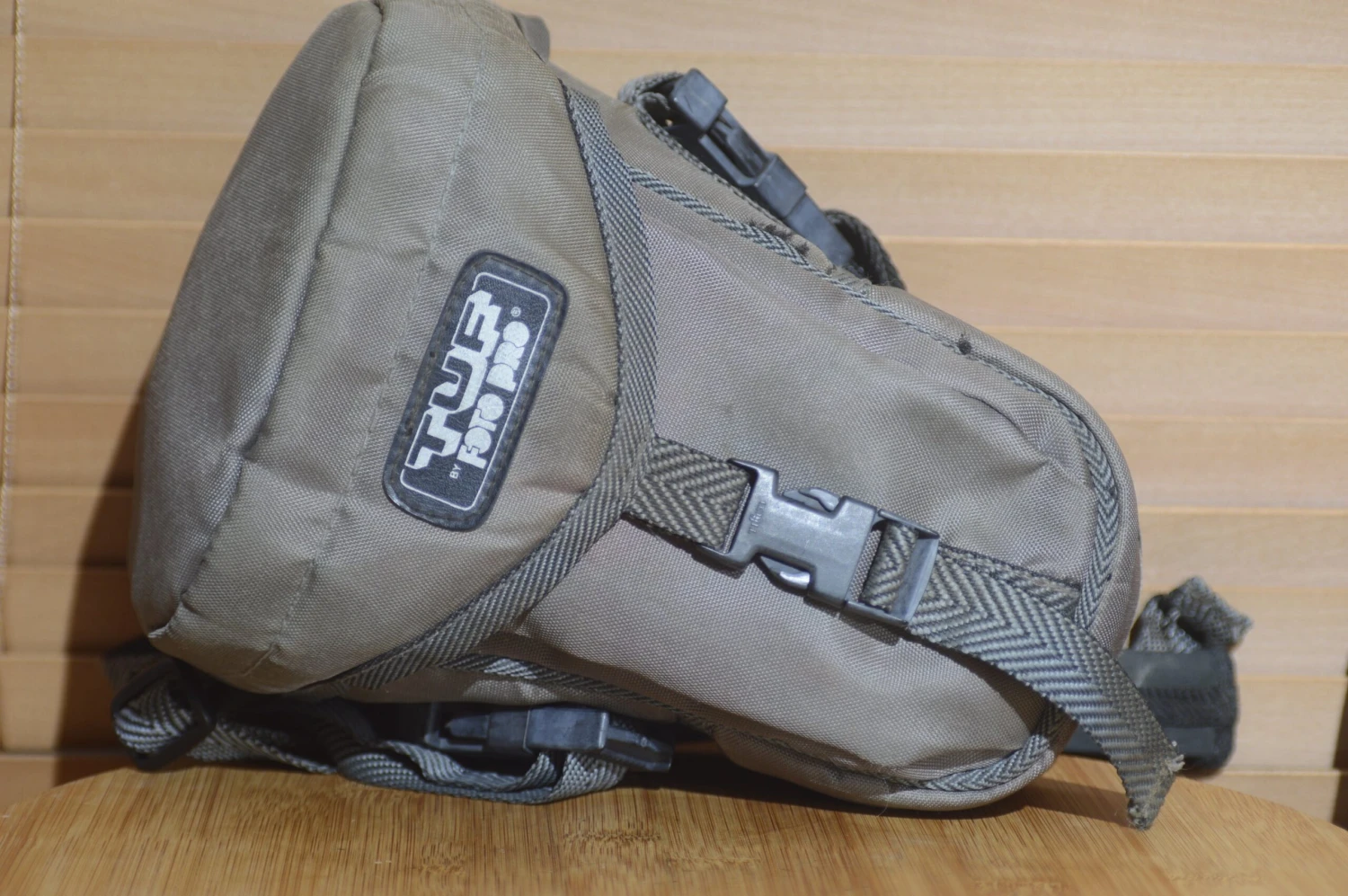 Tuf Foto Pro Grey Padded Snug Fit Camera Case. With Waist And Shoulder Strap. 2 Tuf Foto Pro Grey Padded Snug Fit Camera Case. With Waist And Shoulder Strap.