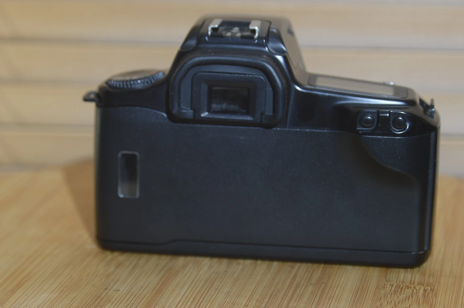Vintage Canon EOS 1000FN 35mm SLR Camera. Excellent Example Of A Well Kept Camera. 6 Vintage Canon EOS 1000FN 35mm SLR Camera. Excellent Example Of A Well Kept Camera. - Image 4