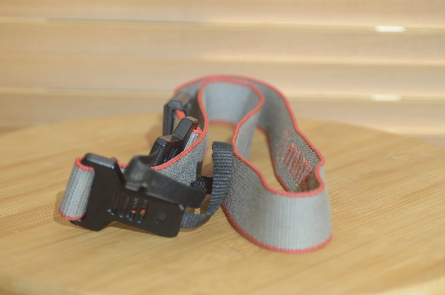 Grey And Red Canon T70 Vintage Strap. A Lovely Addition To Your Canon Set Up. 5 Grey And Red Canon T70 Vintage Strap. A Lovely Addition To Your Canon Set Up. - Image 3