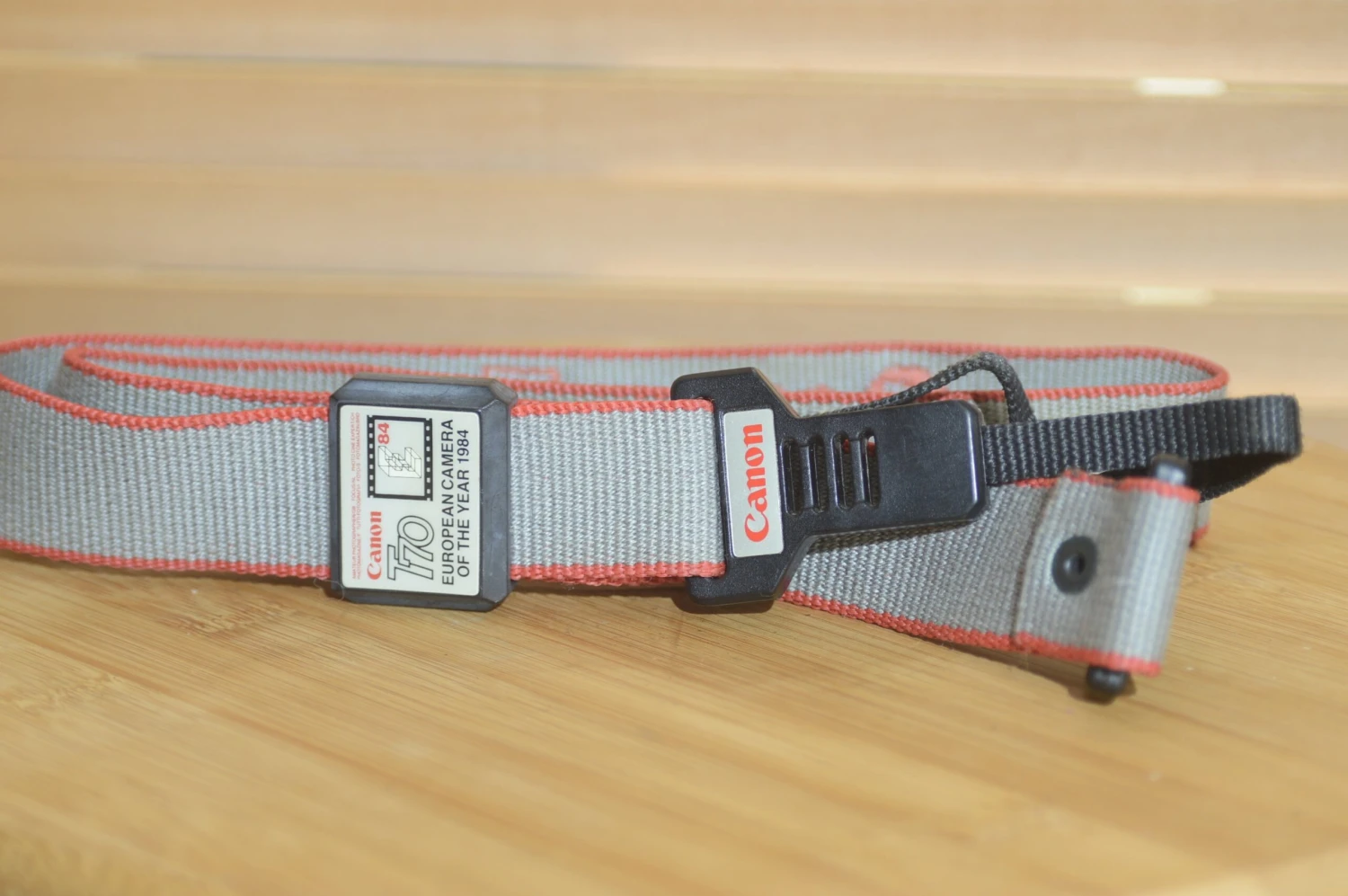 Grey And Red Canon T70 Vintage Strap. A Lovely Addition To Your Canon Set Up. 6 Grey And Red Canon T70 Vintage Strap. A Lovely Addition To Your Canon Set Up. - Image 4
