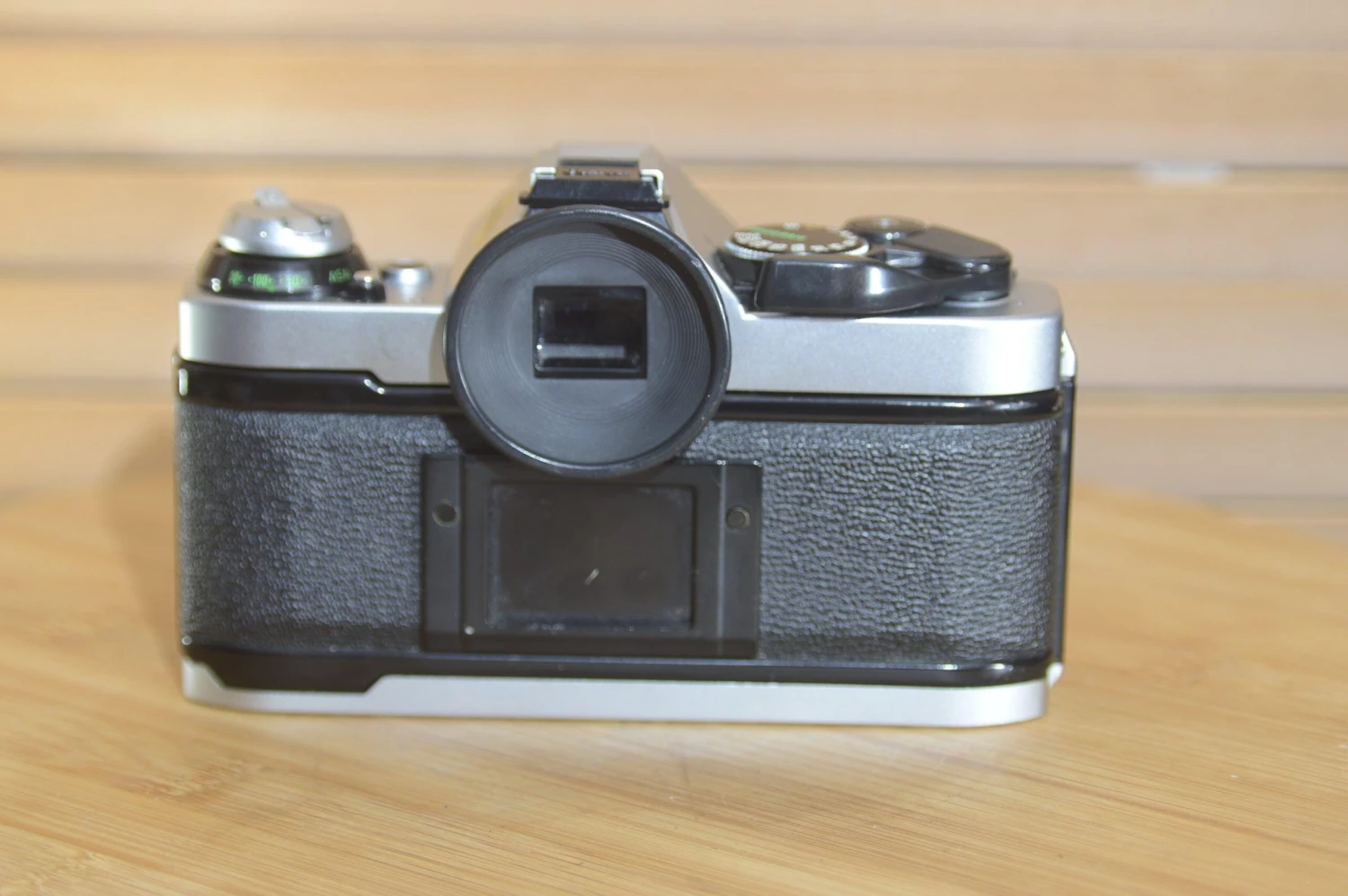 Gorgeous Canon AE1 P 35mm SLR Body Alone. Pair It With FD Lens And Away You Go 6 Gorgeous Canon AE1 P 35mm SLR Body Alone. Pair It With FD Lens And Away You Go - Image 4