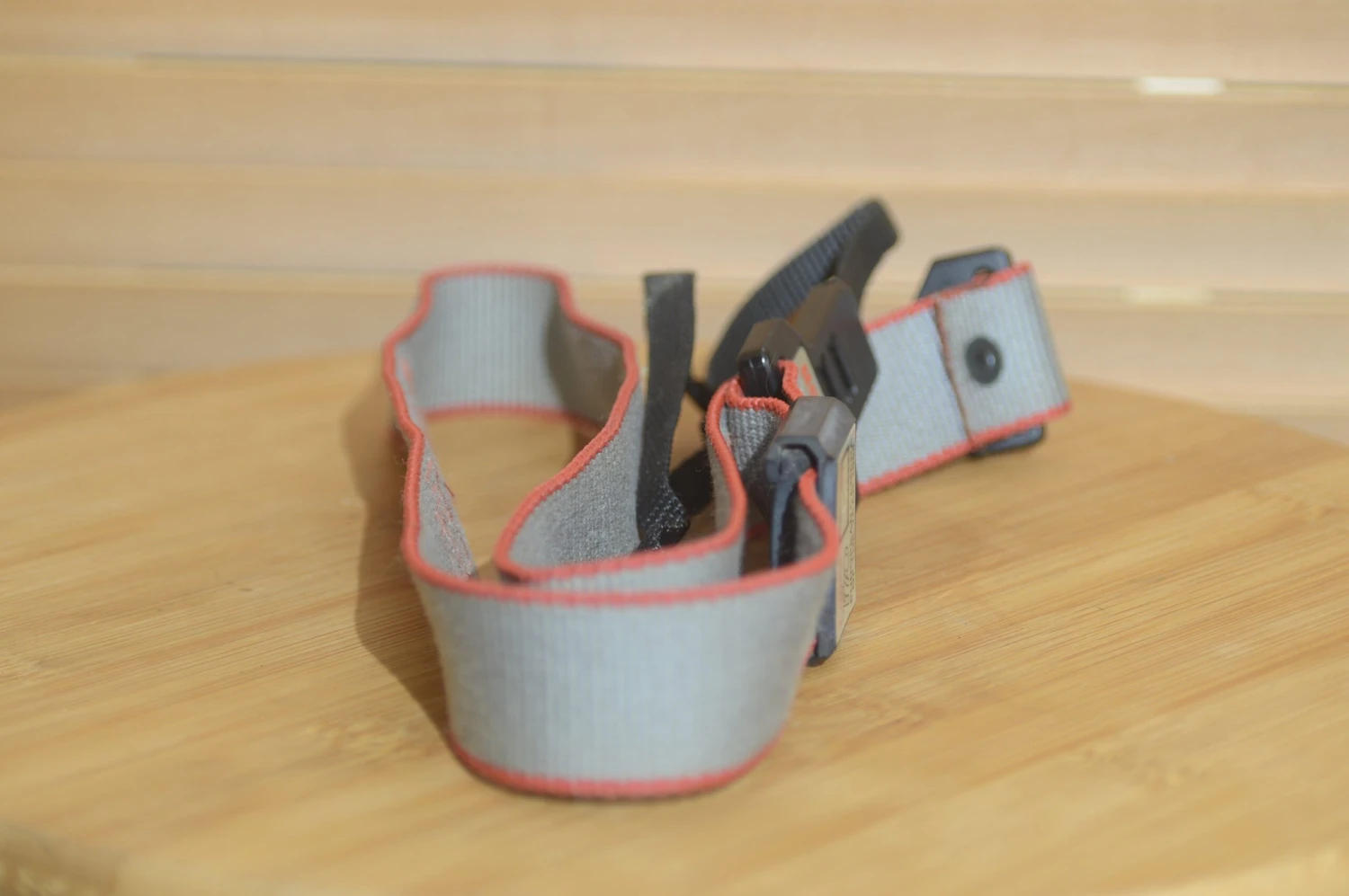 Grey And Red Canon T70 Vintage Strap. A Lovely Addition To Your Canon Set Up. 7 Grey And Red Canon T70 Vintage Strap. A Lovely Addition To Your Canon Set Up. - Image 5