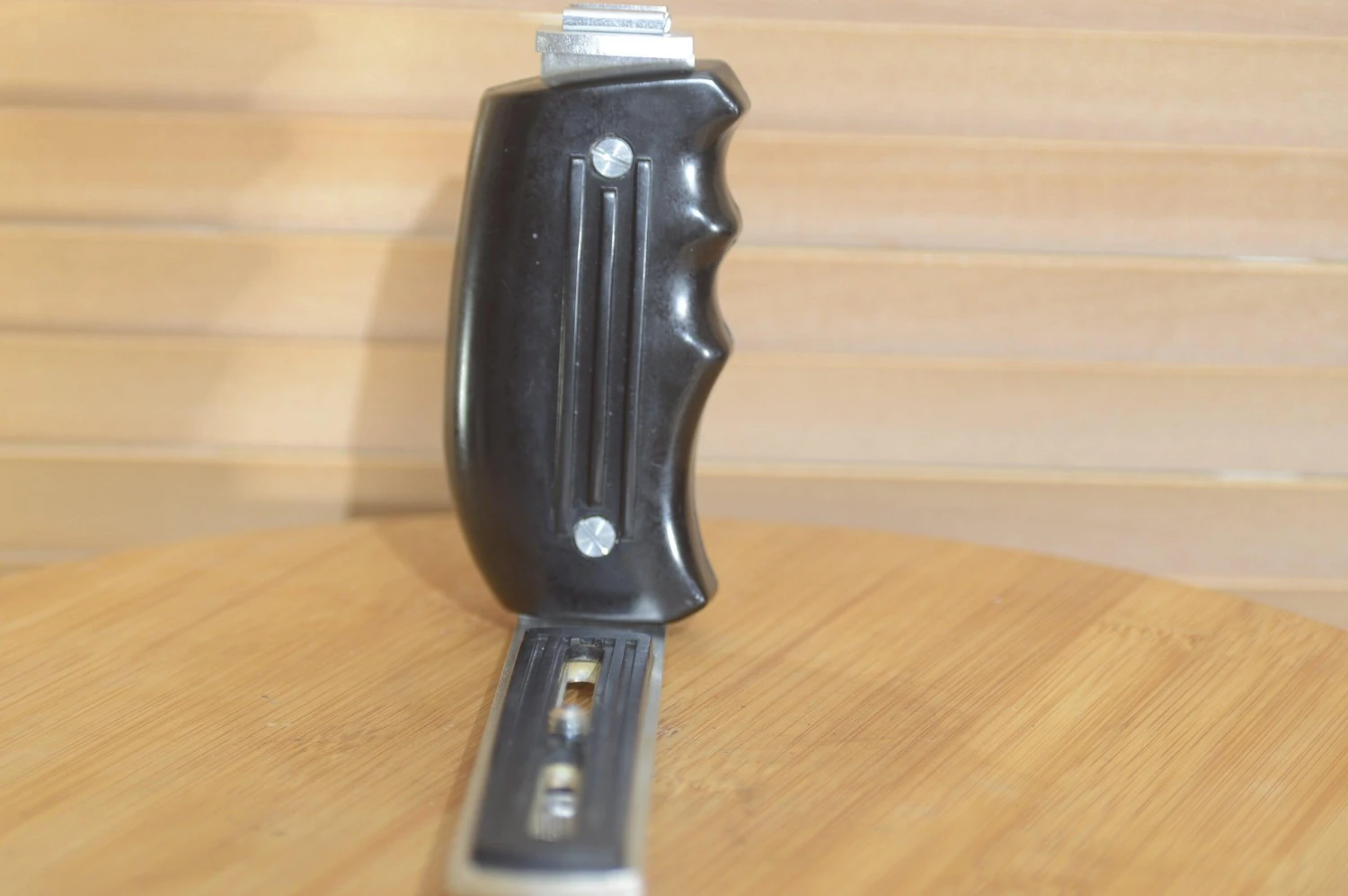 Right Handed Flash Extension Camera Grip. Good Condition 7 Right Handed Flash Extension Camera Grip. Good Condition - Image 5