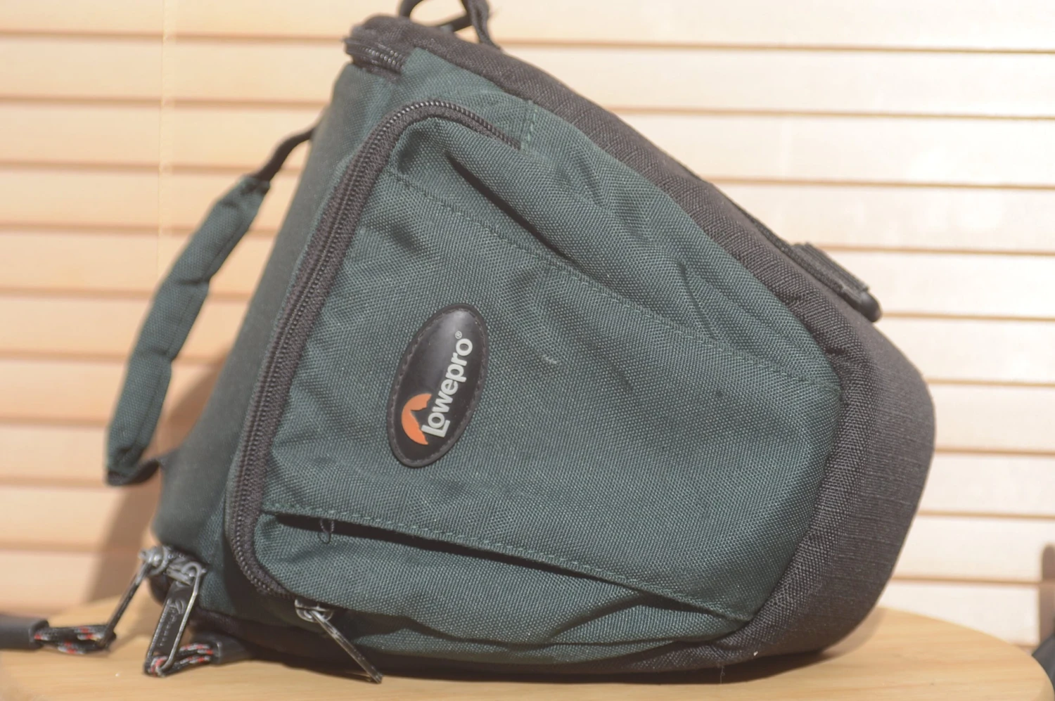 Lovely Vintage Lowepro Snug Fit Green Camera Bag. Great For Carrying Your Camera And Lens. 4 Lovely Vintage Lowepro Snug Fit Green Camera Bag. Great For Carrying Your Camera And Lens. - Image 2