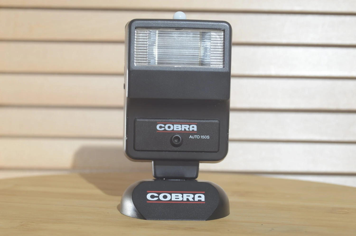 Boxed Cobra Auto 150S Universal Flash Unit. Features Include, Slave Unit, Stand And Original Instructions 4 Boxed Cobra Auto 150S Universal Flash Unit. Features Include, Slave Unit, Stand And Original Instructions - Image 2