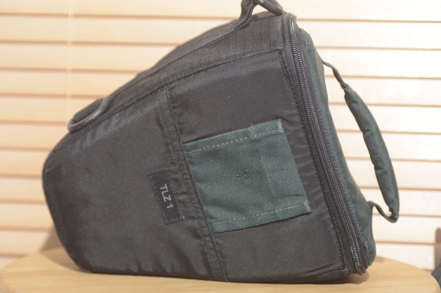 Lovely Vintage Lowepro Snug Fit Green Camera Bag. Great For Carrying Your Camera And Lens. 5 Lovely Vintage Lowepro Snug Fit Green Camera Bag. Great For Carrying Your Camera And Lens. - Image 3