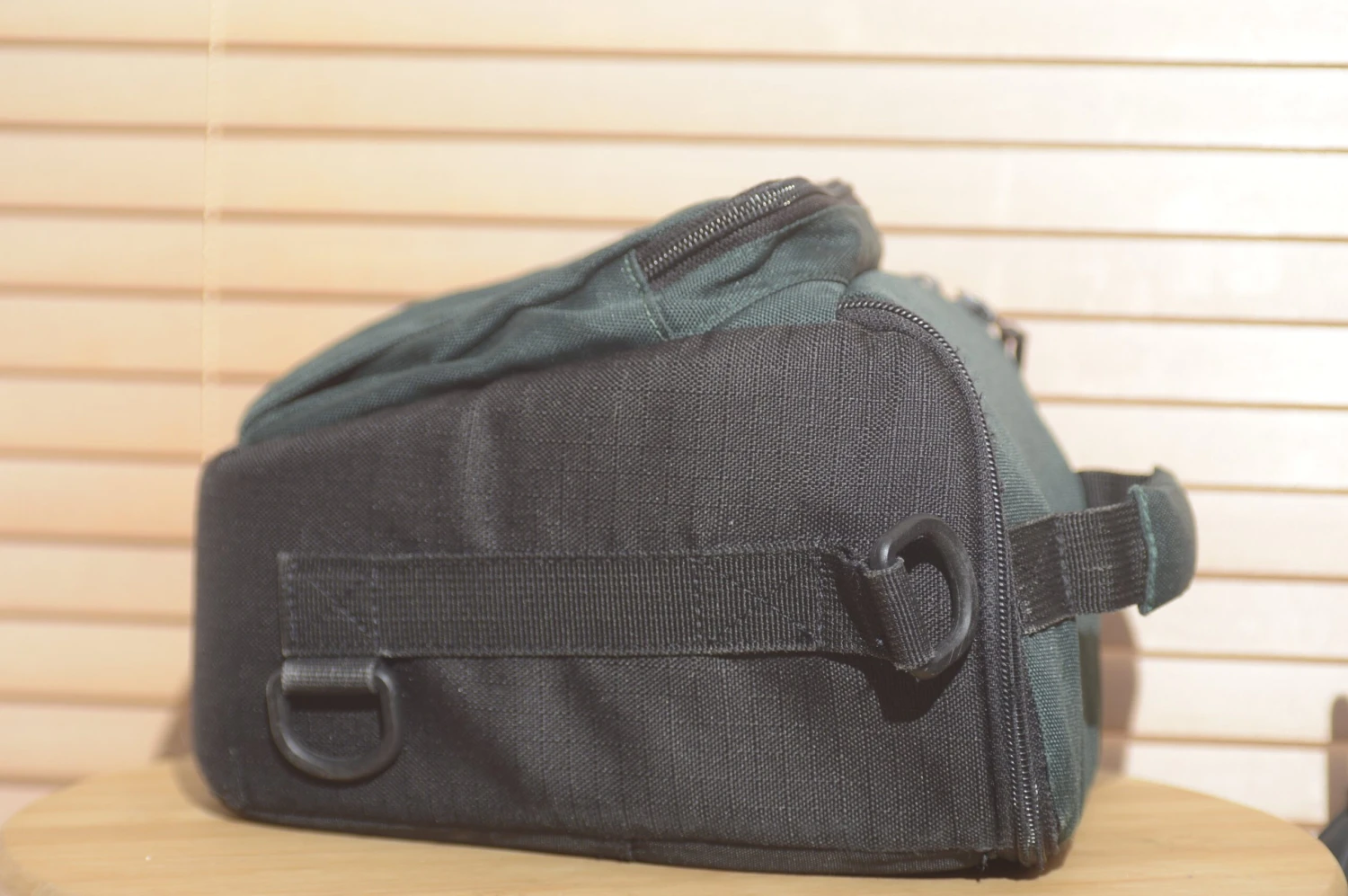 Lovely Vintage Lowepro Snug Fit Green Camera Bag. Great For Carrying Your Camera And Lens. 6 Lovely Vintage Lowepro Snug Fit Green Camera Bag. Great For Carrying Your Camera And Lens. - Image 4