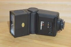 Hanimex TZ2 Flash Unit, Multi Dedicated Tilt And Defuse Settings. With Auto Auto Mode And Manual Settings.