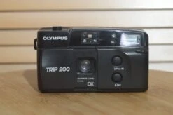 Vintage Olympus Trip 200 35mm Compact Camera With Case.