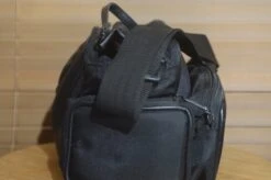 Vintage Black Padded Medium Sized Camera Bag With Strap -Cameras Sale Shop DSC 0089 4293b55b b0e6 455a 94b0 db63d6afef32