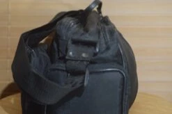 Vintage Black Padded Medium Sized Camera Bag With Strap -Cameras Sale Shop DSC 0091 b40fd73e 7e27 4c91 b9af 1953460fc120