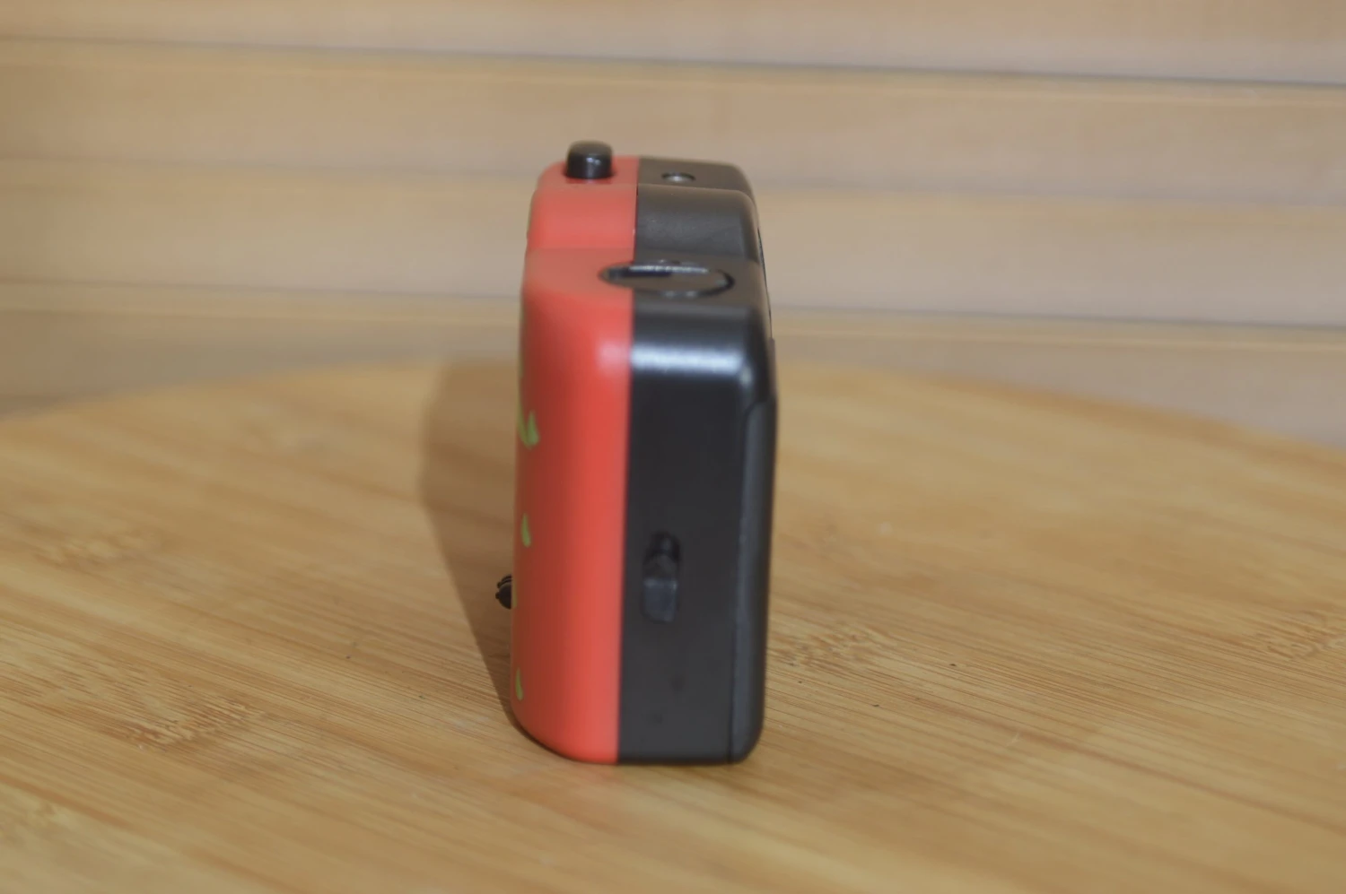 Vintage Strawberry 35mm Compact Novelty Camera. 7 Vintage Strawberry 35mm Compact Novelty Camera. - Image 5