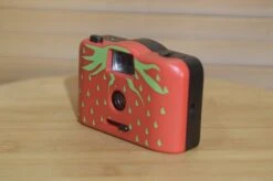 Vintage Strawberry 35mm Compact Novelty Camera. 17 Vintage Strawberry 35mm Compact Novelty Camera. -Cameras Sale Shop DSC 0104 38a41a83 49d7 4e7b a65c d0def051b7ce