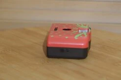 Vintage Strawberry 35mm Compact Novelty Camera. 19 Vintage Strawberry 35mm Compact Novelty Camera. -Cameras Sale Shop DSC 0106 be89bec7 df60 433d b0c0 8aaeded2faac