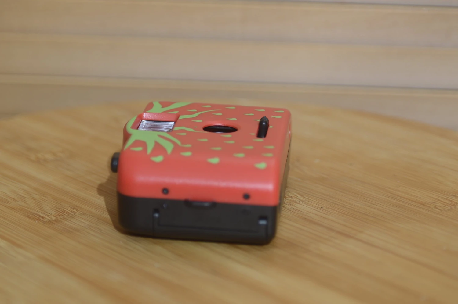 Vintage Strawberry 35mm Compact Novelty Camera. 12 Vintage Strawberry 35mm Compact Novelty Camera. - Image 10