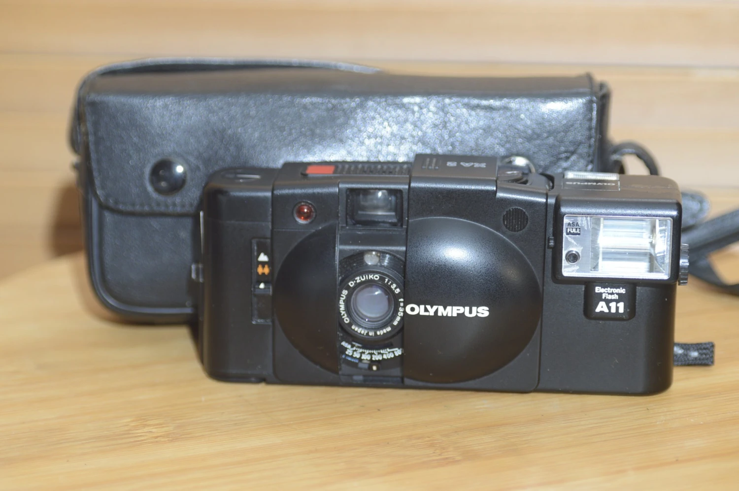 Vintage Olympus XA2 Compact Camera With A11 Flash, Instruction Manual And Case. 3 Vintage Olympus XA2 Compact Camera With A11 Flash, Instruction Manual And Case.