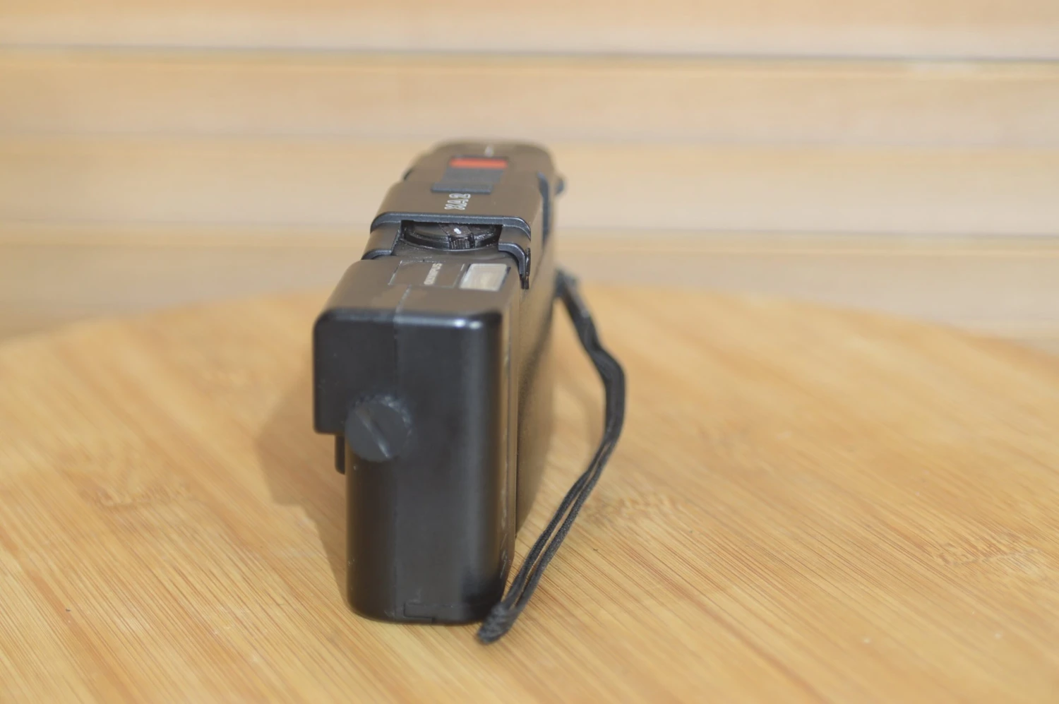 Vintage Olympus XA2 Compact Camera With A11 Flash, Instruction Manual And Case. 8 Vintage Olympus XA2 Compact Camera With A11 Flash, Instruction Manual And Case. - Image 6