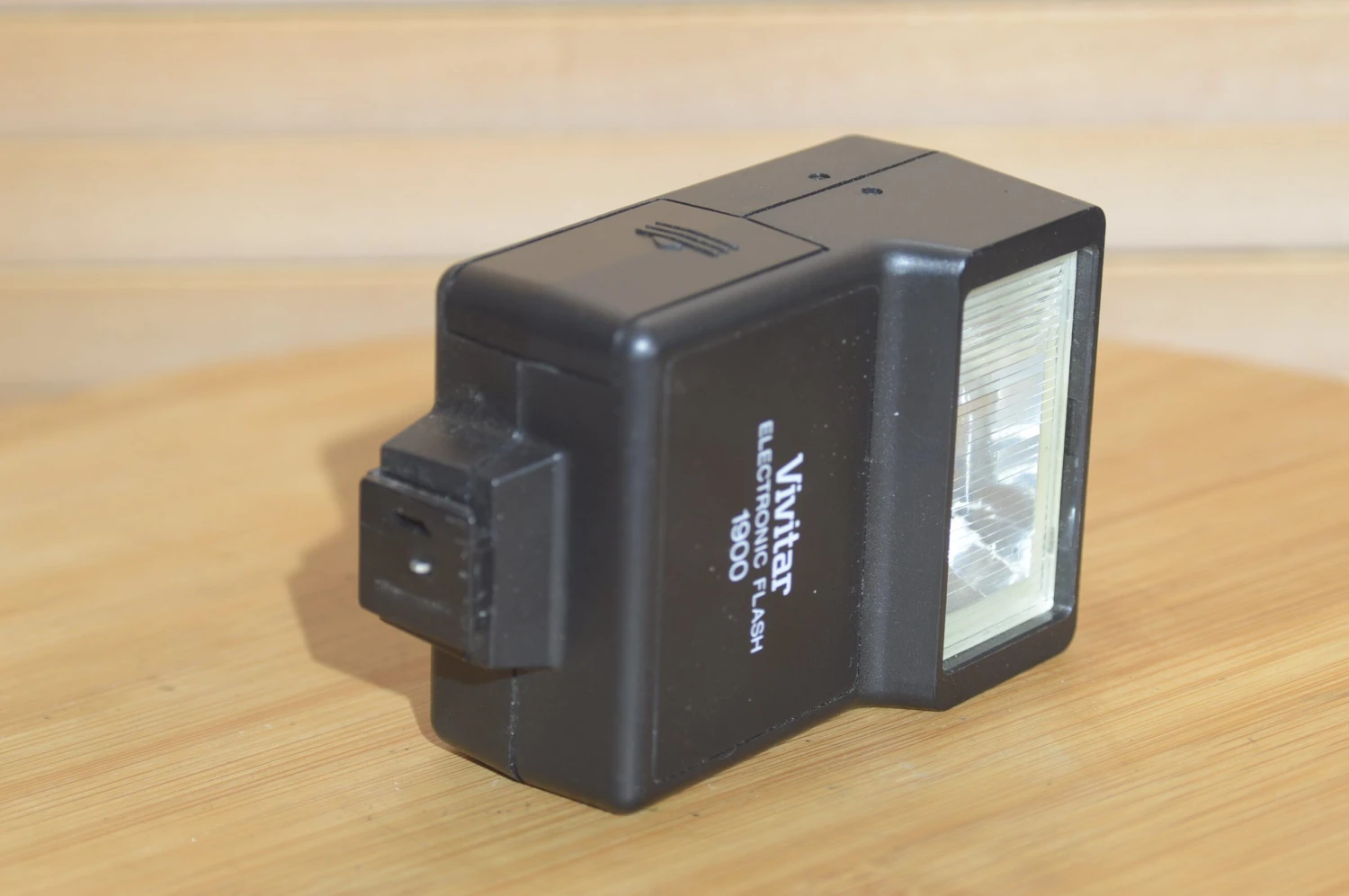 Vintage Vivitar Electronic Flash 1900. Universal Flash Unit. Great For Fill -in Flash Photography 4 Vintage Vivitar Electronic Flash 1900. Universal Flash Unit. Great For Fill -in Flash Photography - Image 2