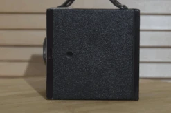 Retro Kodak Six-20 Brownie Junior. A Great Piece Of Film History. Perfect As Studio Prop Or A Beautifully Ornament. 12 Retro Kodak Six-20 Brownie Junior. A Great Piece Of Film History. Perfect As Studio Prop Or A Beautifully Ornament. -Cameras Sale Shop bro5