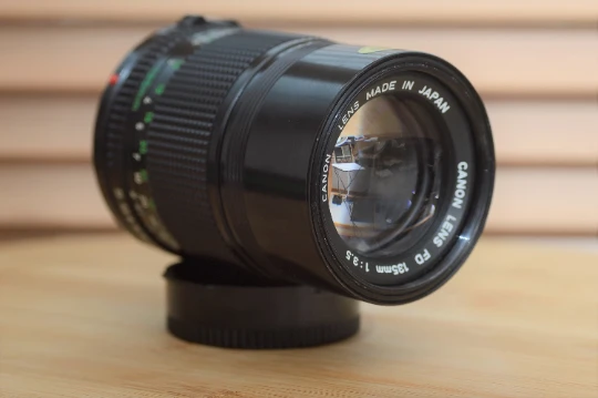 Gorgeous Canon FD 135mm F3.5 Lens With Built In Lens Hood. Pristine Condition 3 Gorgeous Canon FD 135mm F3.5 Lens With Built In Lens Hood. Pristine Condition