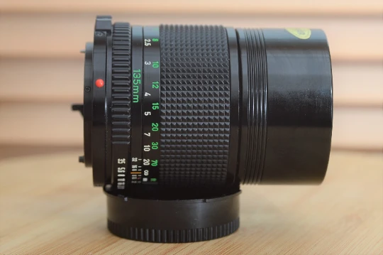 Gorgeous Canon FD 135mm F3.5 Lens With Built In Lens Hood. Pristine Condition 5 Gorgeous Canon FD 135mm F3.5 Lens With Built In Lens Hood. Pristine Condition - Image 3
