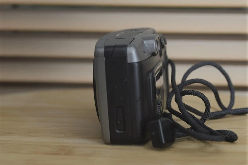 Vintage Canon Sure Shot Z70w Compact Camera With Case. Perfect, Lightweight 35mm To Put In A Pocket, Bag Or Belt Loop. 6 Vintage Canon Sure Shot Z70w Compact Camera With Case. Perfect, Lightweight 35mm To Put In A Pocket, Bag Or Belt Loop. - Image 4