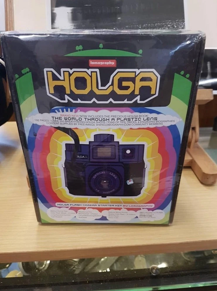 Amazing Holga Whole Kit Unopened ! A Great Start To The Medium Format Adventure! Reed The Pack And Look For The Incredible Images These Make 4 Amazing Holga Whole Kit Unopened ! A Great Start To The Medium Format Adventure! Reed The Pack And Look For The Incredible Images These Make - Image 2