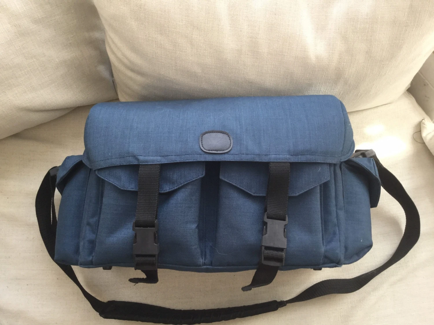 Fantastic Large Blue Vintage Camera Bag. Excellent Storage Space For The Advanced Photographer. Great For Photo Shoots. 4 Fantastic Large Blue Vintage Camera Bag. Excellent Storage Space For The Advanced Photographer. Great For Photo Shoots. - Image 2