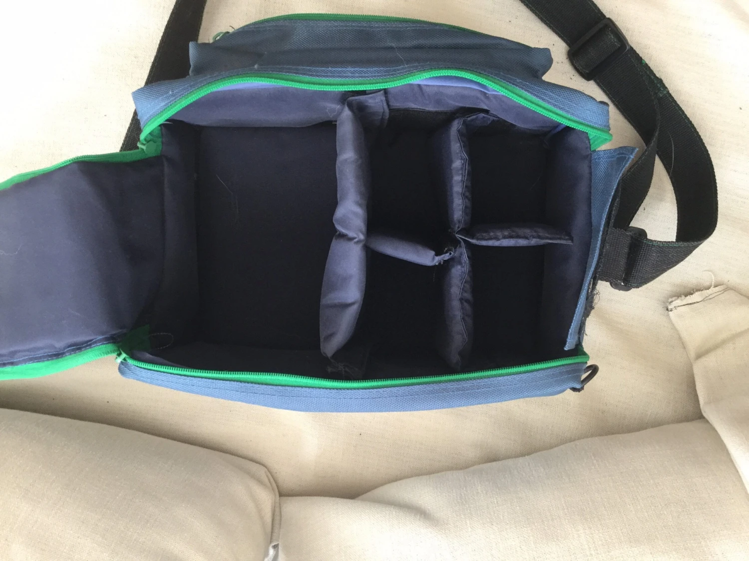 Vintage Adapt Large Blue With Green Zips Padded Camera Bag. Perfect For Photo Shoots. Large Space For All Your Needs 5 Vintage Adapt Large Blue With Green Zips Padded Camera Bag. Perfect For Photo Shoots. Large Space For All Your Needs - Image 3