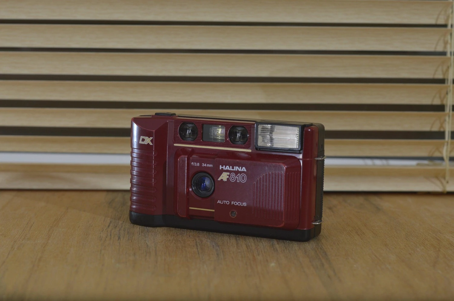 Steam Engine Red Halina AF 810 DX 35mm Point And Shoot Compact Camera. This Is Great For Getting Into Vintage Photography. It’s Pocket Sized 4 Steam Engine Red Halina AF 810 DX 35mm Point And Shoot Compact Camera. This Is Great For Getting Into Vintage Photography. It’s Pocket Sized - Image 2