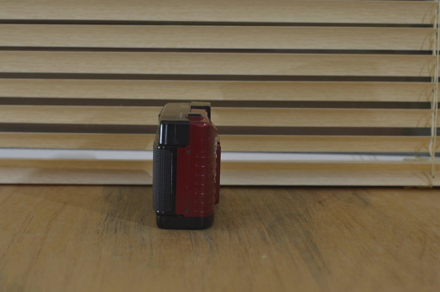 Steam Engine Red Halina AF 810 DX 35mm Point And Shoot Compact Camera. This Is Great For Getting Into Vintage Photography. It’s Pocket Sized 7 Steam Engine Red Halina AF 810 DX 35mm Point And Shoot Compact Camera. This Is Great For Getting Into Vintage Photography. It’s Pocket Sized - Image 5