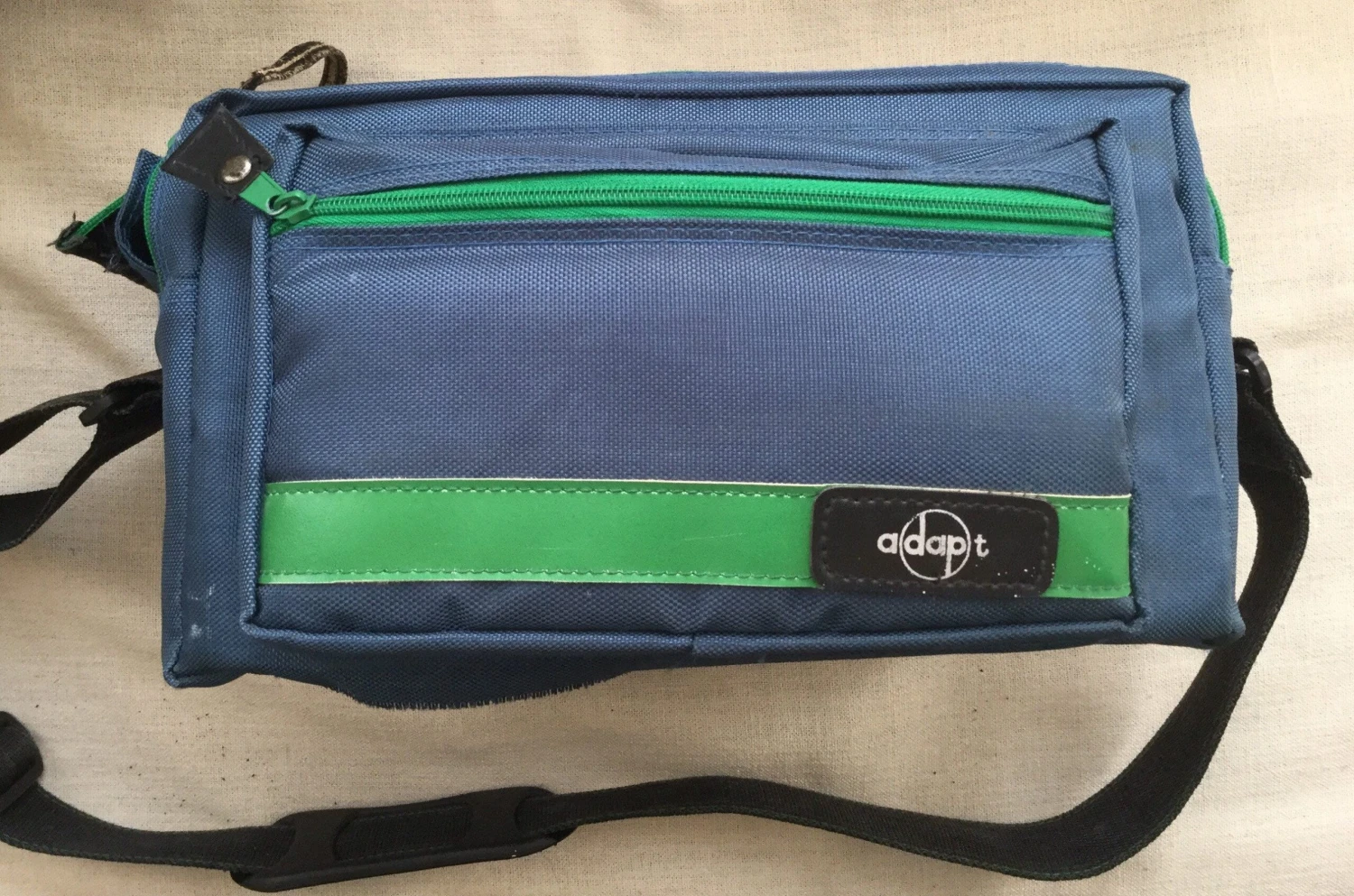 Vintage Adapt Large Blue With Green Zips Padded Camera Bag. Perfect For Photo Shoots. Large Space For All Your Needs 3 Vintage Adapt Large Blue With Green Zips Padded Camera Bag. Perfect For Photo Shoots. Large Space For All Your Needs