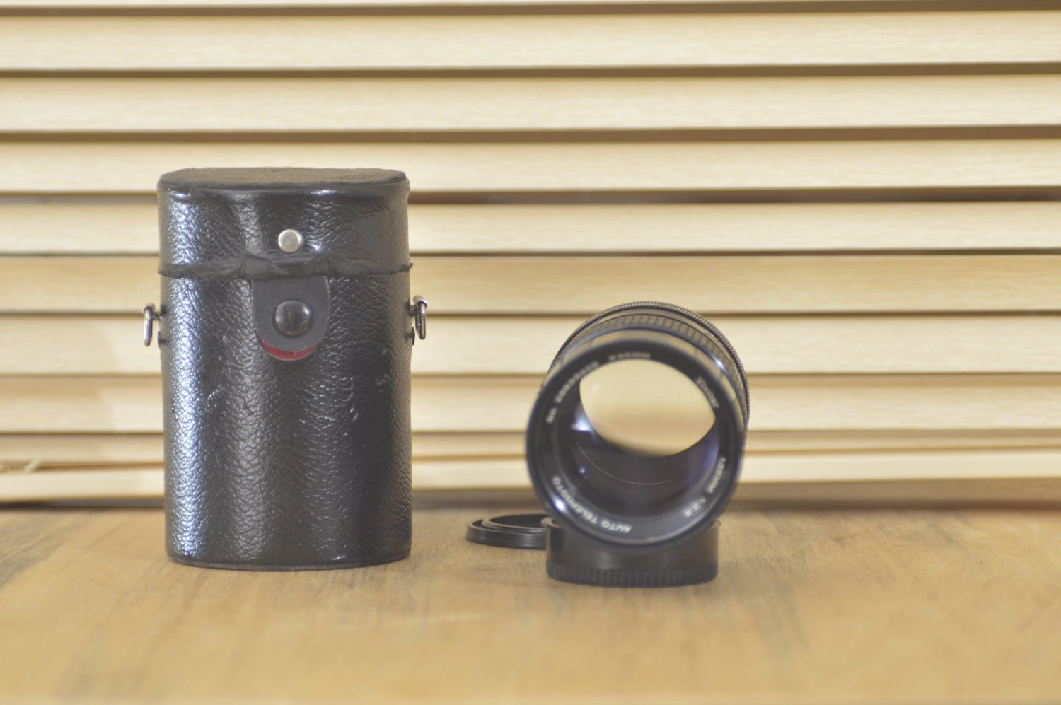 Super Sharp Vivitar FD 135mm 2.8 Lens With Leather Case. This Is A Beautiful Lens Especially For Portraiture Work. A Stunning Bit Of Glass! 5 Super Sharp Vivitar FD 135mm 2.8 Lens With Leather Case. This Is A Beautiful Lens Especially For Portraiture Work. A Stunning Bit Of Glass! - Image 3