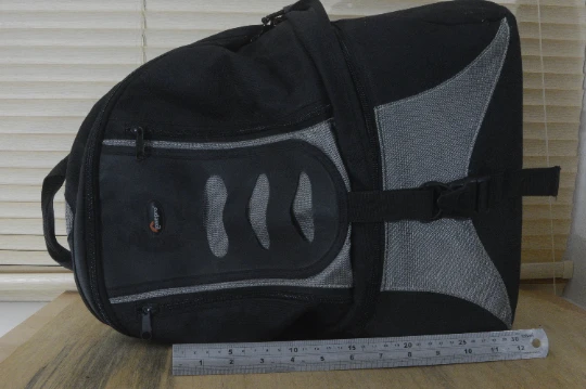 Vintage Lowepro Black And Grey Padded Camera Bag Back Pack. Super Comfortable To Wear - Separate Compartments. Perfect Addition To You Kit. 5 Vintage Lowepro Black And Grey Padded Camera Bag Back Pack. Super Comfortable To Wear - Separate Compartments. Perfect Addition To You Kit. - Image 3
