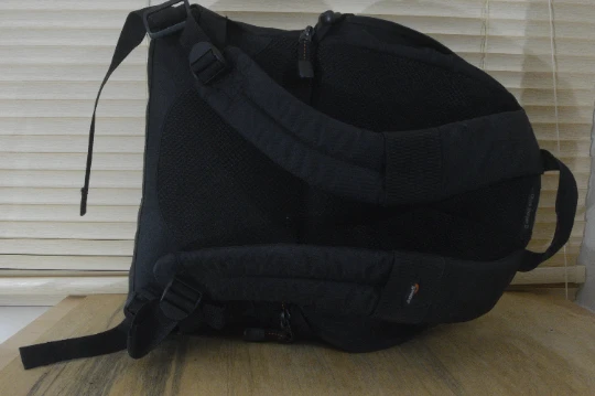 Vintage Lowepro Black And Grey Padded Camera Bag Back Pack. Super Comfortable To Wear - Separate Compartments. Perfect Addition To You Kit. 7 Vintage Lowepro Black And Grey Padded Camera Bag Back Pack. Super Comfortable To Wear - Separate Compartments. Perfect Addition To You Kit. - Image 5